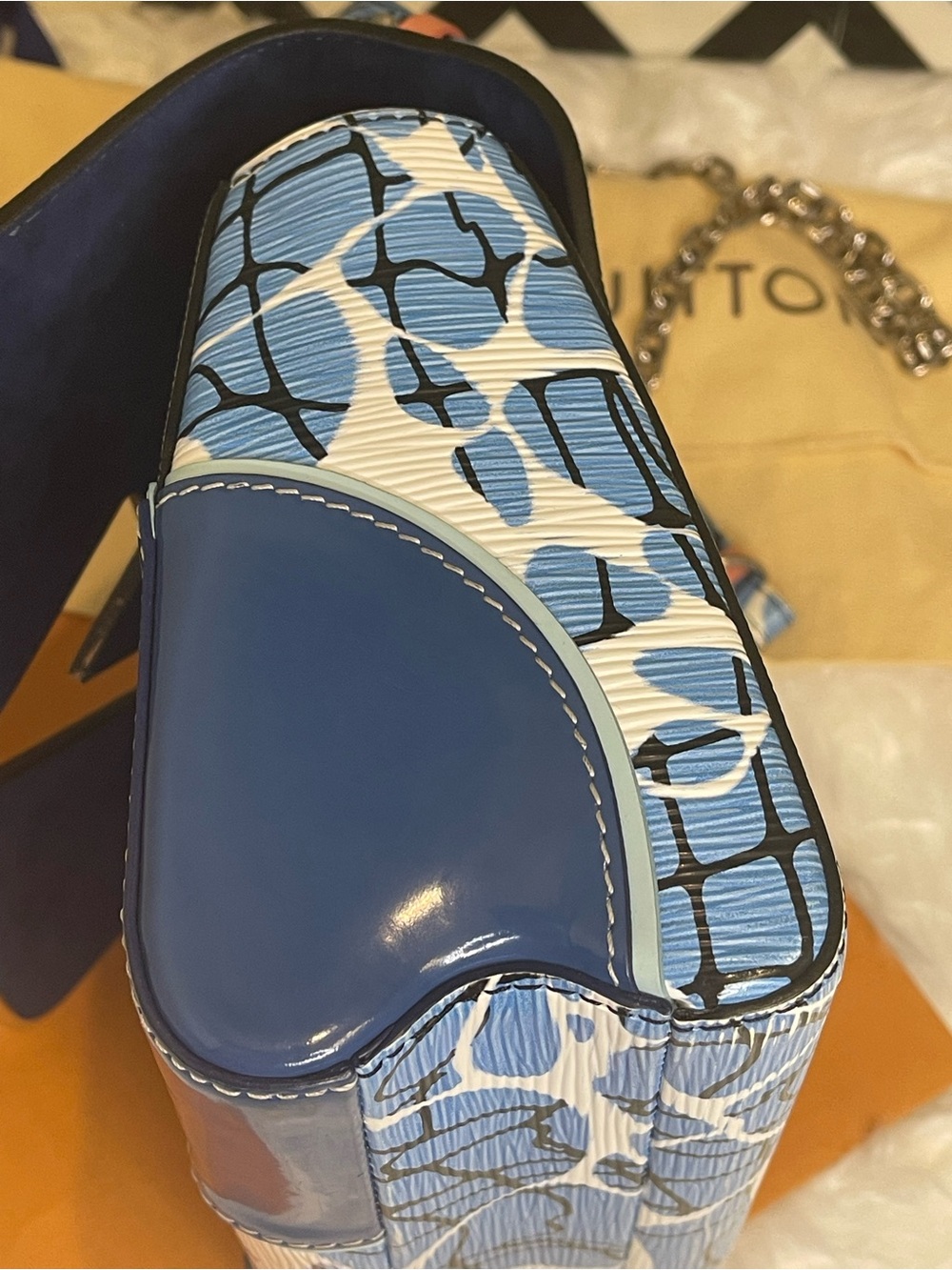 VGUC Louis Vuitton Limited Edition Aqua Epi Twist MM Bag 2016 Cruise Runway SHW - Picture 4 of 16